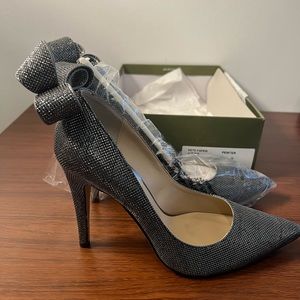 New J.Renee’ Size 11 Pewter with bow on back
